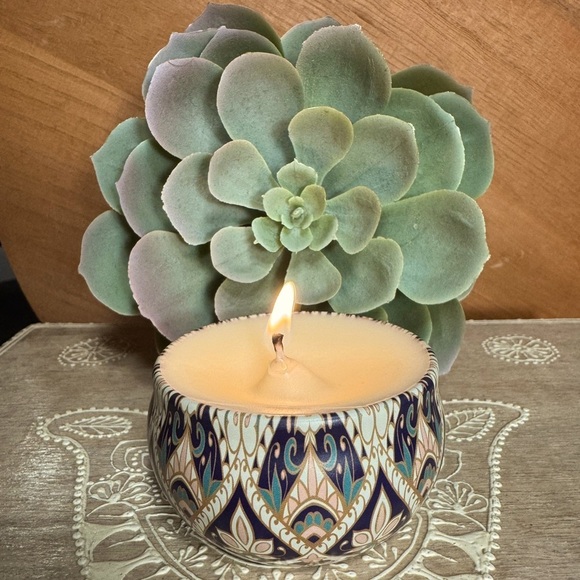 3oz Hand Poured Unscented Beeswax Candle - Picture 1 of 2